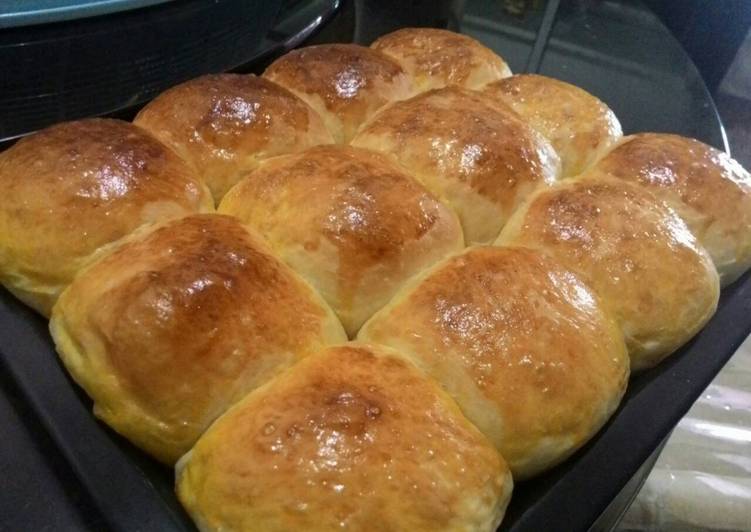 Super Fluffy Bread Rolls