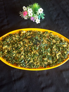 முருங்கைக் கீரை முட்டை பொரியல் (Murungai Keerai Poriyal Recipe in Tamil) செய்முறை முக்கிய புகைப்படம்