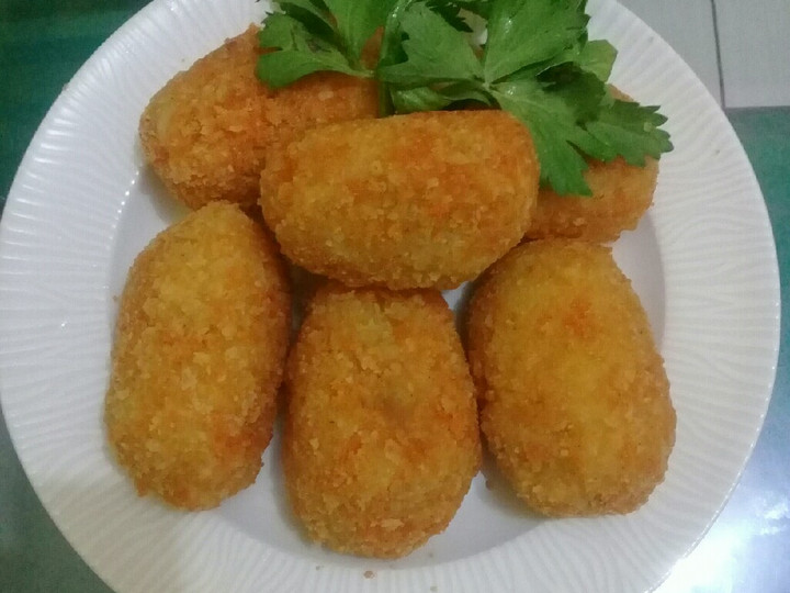  Resep mudah buat Kroket kentang isi sayuran, lapis putih telur dijamin enak