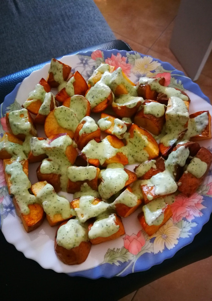 Una foto de Patatas bravas en salsa verde