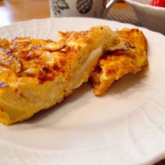 A picture of Spanish omelette for weekend breakfast.