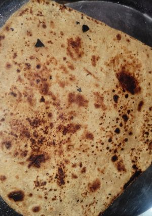 आलू का पराठा (aloo ka paratha recipe in Hindi) रेसिपी मुख्य फोटो