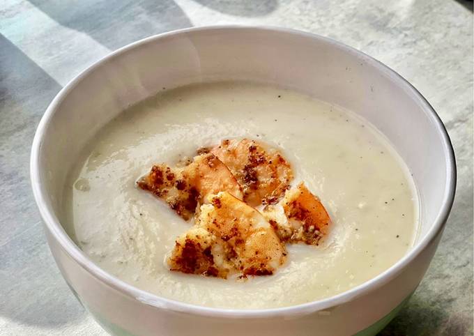 Velouté de chou-fleur au lait de coco et gambas grillées au citron vert 🦐 🍋