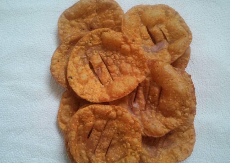 Masala Poori (Crispy Spicy bread)