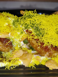 आलू टिक्की चाट (Aloo tikki chaat recipe in Hindi) रेसिपी मुख्य फोटो