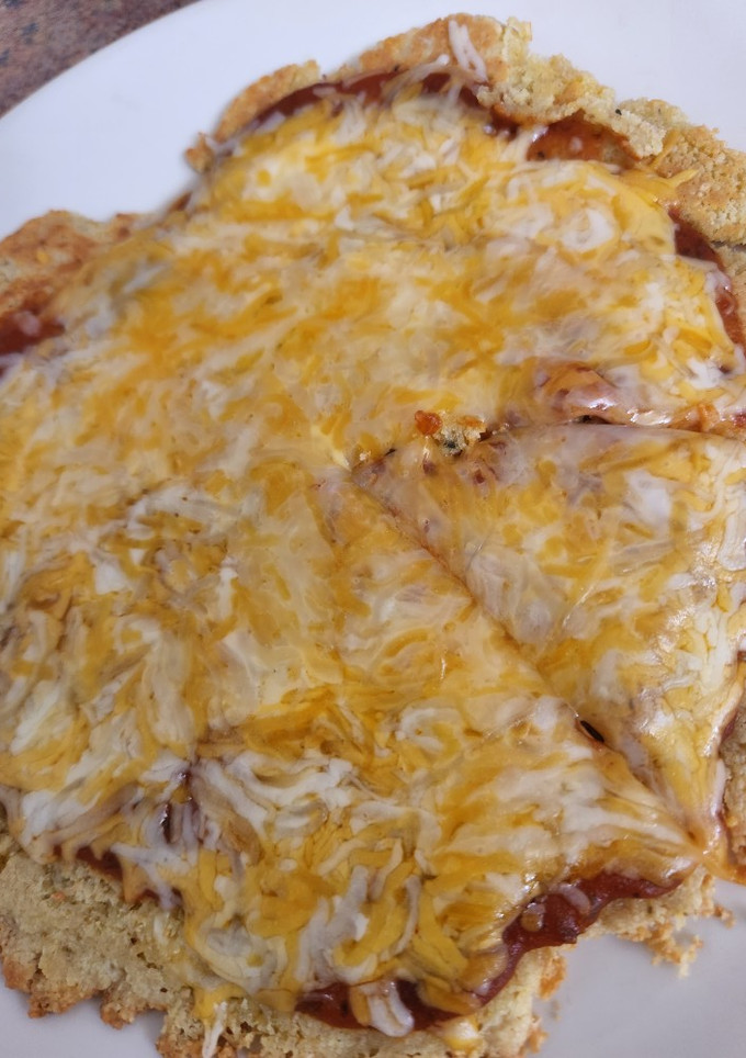 Una foto de Pizza con masa de harina de Almendras en la estufa!!!!
