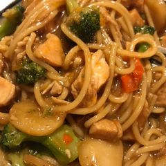 A picture of Instant Pot chicken lo mein.
