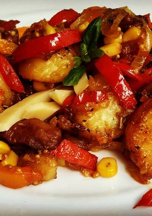 Фото Жареный молодой картофель с мясом и овощами #чемпионатмира #россия.