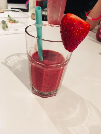 Easy Way Make Very berry smoothie! the Can Spoil the Tongue So Delicious