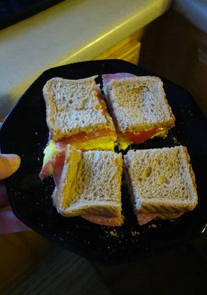 Una foto de Sandwich huevo pavo-queso