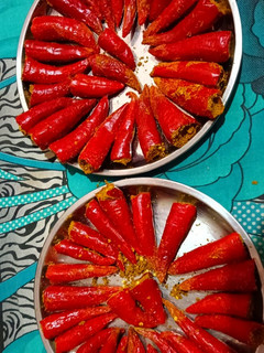 लाल मोटी मिर्च का अचार (Lal Moti mirch ka achar recipe in Hindi) रेसिपी मुख्य फोटो