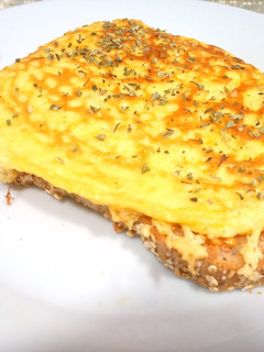 Una foto de Tortilla de mascarpone sobre pa amb tomàquet