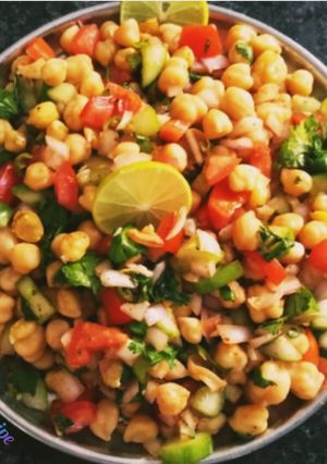 A picture of Healthy chickpea salad.
