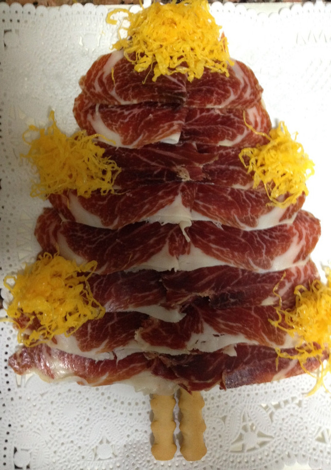 Una foto de Abeto de Navidad de Jamón Ibérico y huevo hilado
