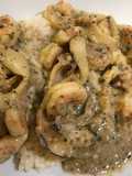 Sepia con gambas y calamares en salsa de ajo, perejil y coco…con base de arroz blanco