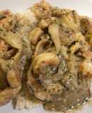 Sepia con gambas y calamares en salsa de ajo, perejil y coco…con base de arroz blanco