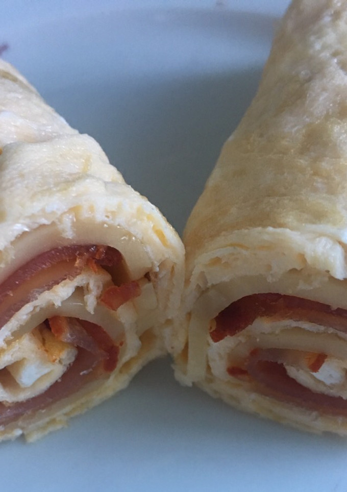 Una foto de Rollo de tortilla rellena keto