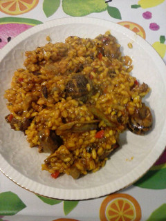 Una foto de Arroz, conejo y caracoles