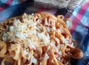 Una foto de Tallarines de semolin c/salsa rosa 🌹🍝