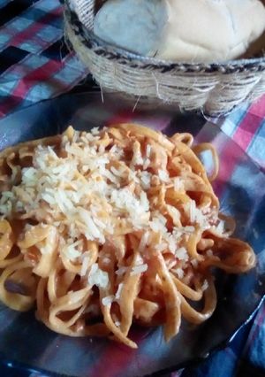 Una foto de Tallarines de semolin c/salsa rosa 🌹🍝