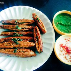A picture of Crispy tasty khasta Methi leaves mathri.