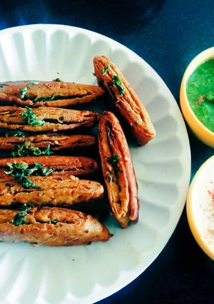 A picture of Crispy tasty khasta Methi leaves mathri.