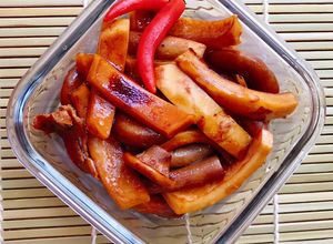 Hình của món Dừa non kho nấm.