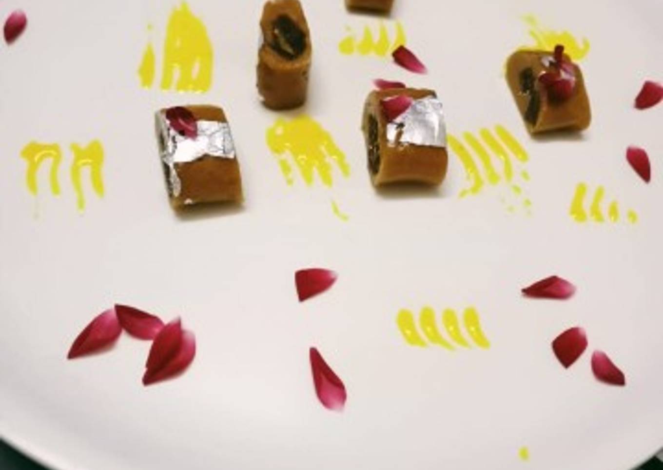 Besan-gulkand burfi