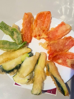 Una foto de 🍤Tempura de verduras 🫑🌶️🥒🧅