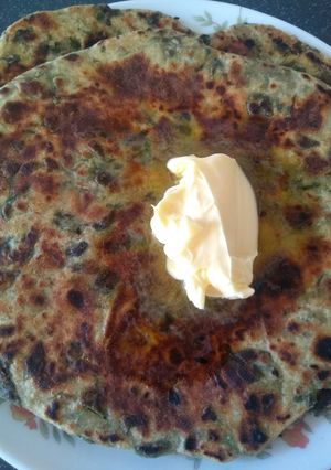 A picture of Methi ke parathe.