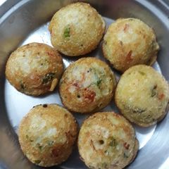 A picture of Sooji appams.