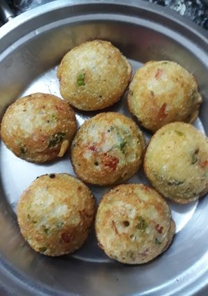 A picture of Sooji appams.