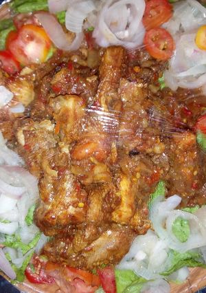 A picture of Fried Garnished Chicken.