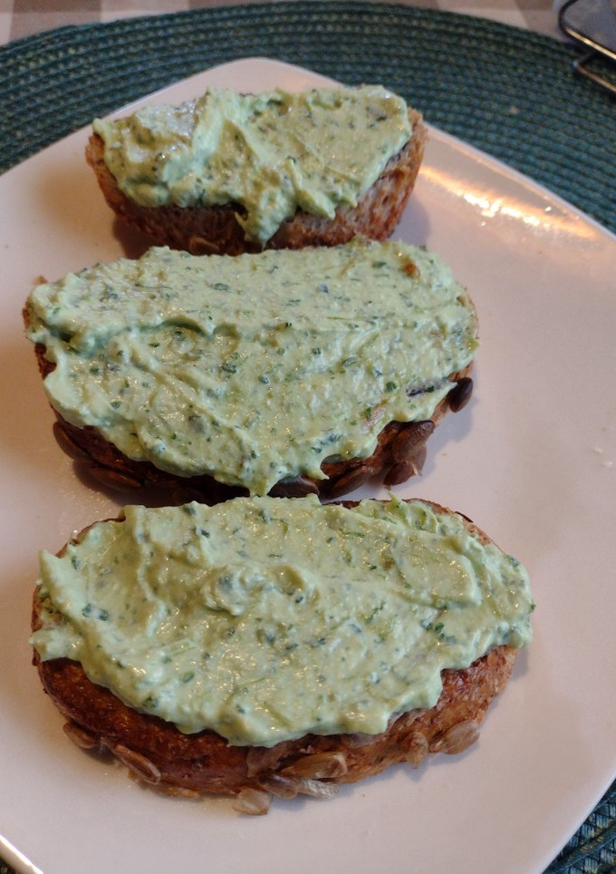 Una foto de Queso crema verde💚 (kéfir y cilantro)