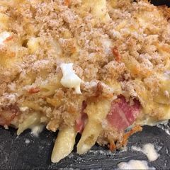 A picture of Cheesy cauliflower, bacon and pasta bake.