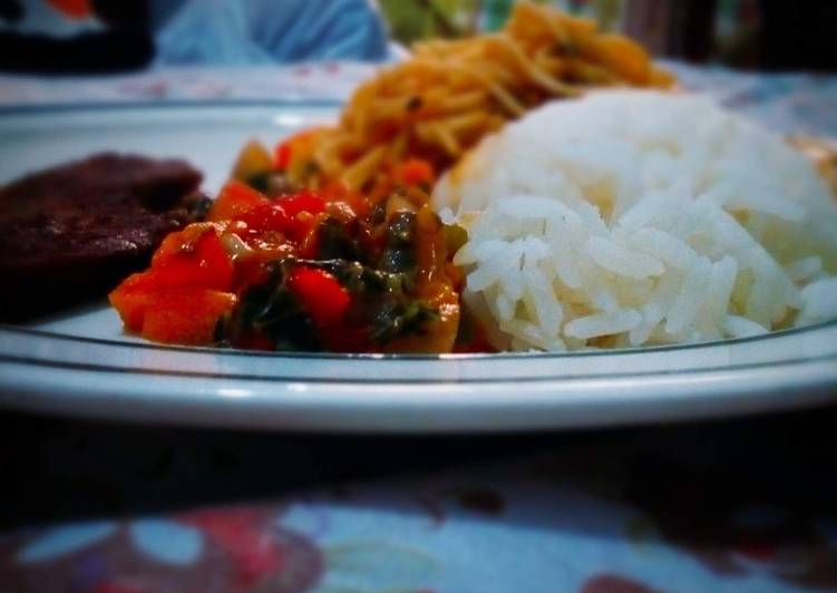 White rice and spaghetti with fried beef and vegetable sauce