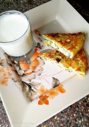 A picture of Potato omelette with banana &peanut smoothie 😘.
