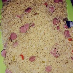 A picture of Indomie with sausage (relish).