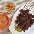 Sate empuk bumbu kacang acar timun