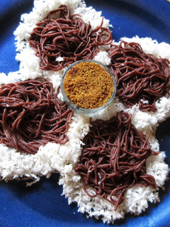 கேழ்வரகு மாவு இடியாப்பம் (Kelvaragu Maavu Idiyappam Recipe in Tamil) செய்முறை முக்கிய புகைப்படம்