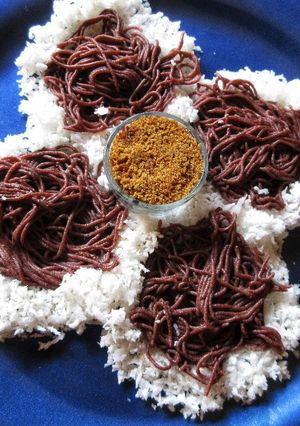 கேழ்வரகு மாவு இடியாப்பம் (Kelvaragu Maavu Idiyappam Recipe in Tamil) செய்முறை முக்கிய புகைப்படம்