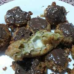 A picture of Pisang goreng mozarela.