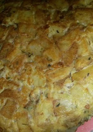 Una foto de Tortilla de papa con queso💜