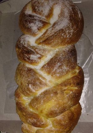Una foto de Pan de leche, pan de campo y trenzado dulce