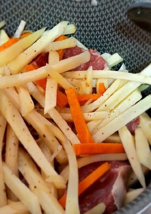 Una foto de Lomo de vaca y verduras