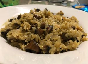 Una foto de Arroz con hongos portobello