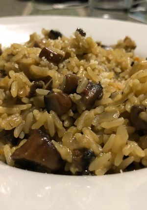 Una foto de Arroz con hongos portobello