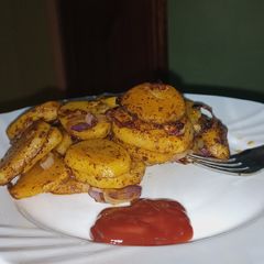 A picture of SKILLET ONION POTATOES 😋😋..