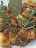 Nhoque de batata roxa doce com molho bolonhesa