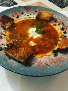 Una foto de Sopa de verduras con huevo poche